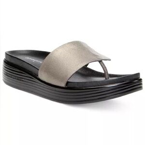 Donald Pliner Women's Fifi Flatform Thong Sandals metallic size 8.5